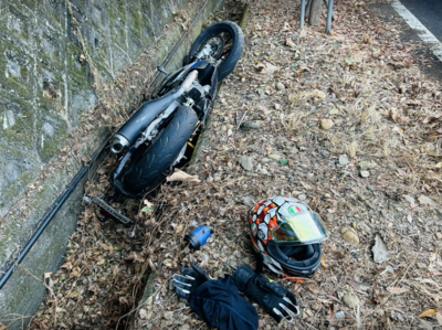 139縣道驚魂!男大生連假跑山摔車「倒栽蔥」卡山溝