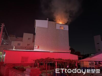 台南安南區民宅4樓竄火煙 消防15車33人救援無傷亡