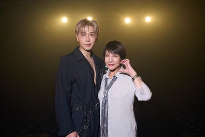 女星35年前為兒子退出演藝圈！罕見登台開唱「如今美成這樣」