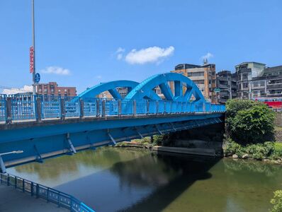 新北瑞芳4座橋梁除鏽翻新 藍紅新色展現城市風貌