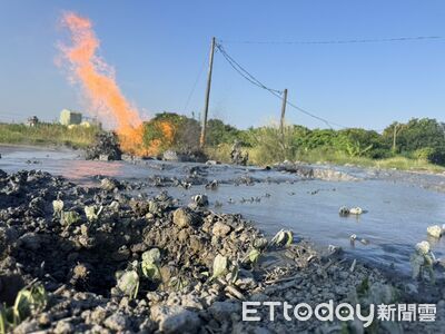 相隔不到100天!屏東萬丹泥火山國慶凌晨再噴發 泥漿滾滾噴烈焰