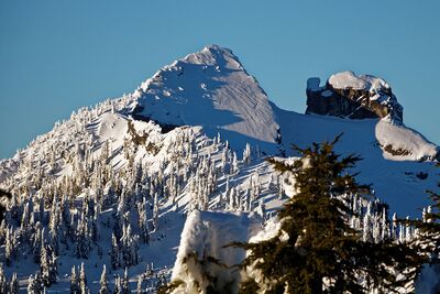 AI帶路帶到懸崖邊?16歲少年登山受困岩壁 直升機緊急救援