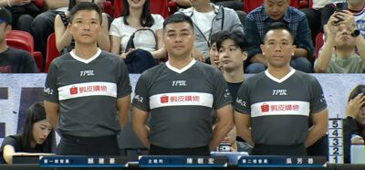 快訊/TPBL「獨特」全新裁判服引熱議 聯盟急喊話:仍有調整空間