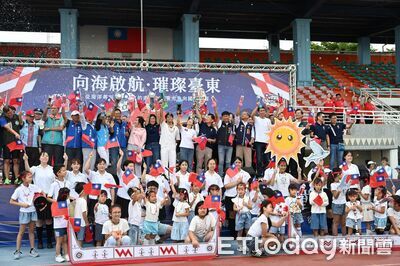 台東國慶升旗2500人齊聚 龍舟雙冠旗手領航歡慶雙十