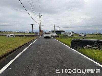 宜蘭驚悚車禍!2轎車路口猛撞「雙雙翻落田」 7人受傷送醫