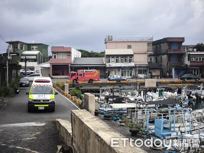 快訊/馬崗漁港外海驚傳遊艇翻覆!4人落海 3獲救1人失蹤
