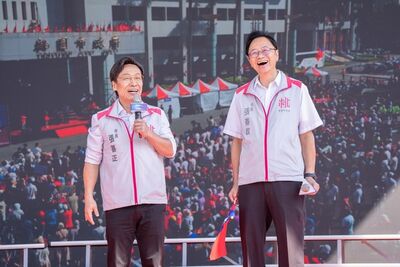 郭子乾國慶化身「張善正」 與本尊同台逗樂4000市民