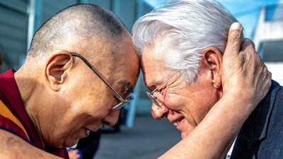 李察吉爾耗時6年監製!91歲達賴喇嘛親入鏡 首度公開「解放軍入侵」血淚史