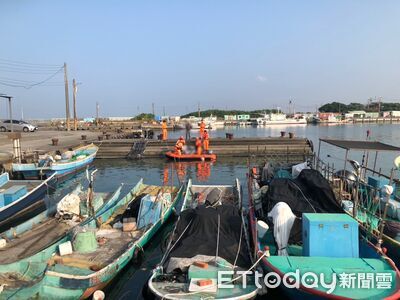 快訊／高雄南寮漁港驚見女浮屍　漁工作業驚見漂海上急報警
