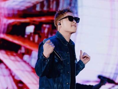 潘瑋柏激瘦穿進老婆的Chrome Hearts外套 背LV水晶熊貓包卡哇伊
