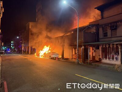 高雄前金區民宅火警!男返屋救狗灼傷 27天前隔壁才起火