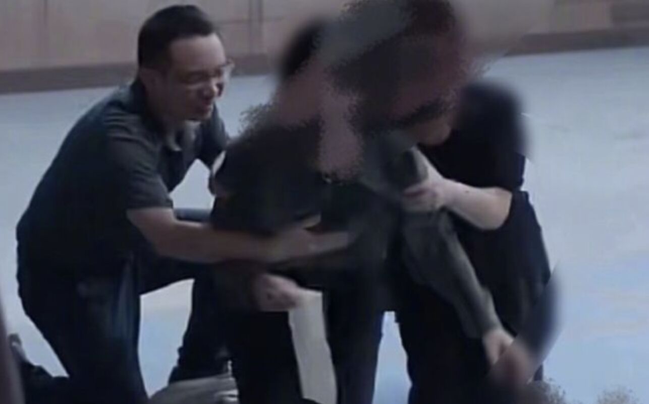 網劇男臨演趁拍戲摸胸猥褻女演員 正片播出被觀眾抓包...劇組要查