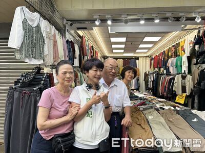 陳亭妃回出生地東菜市掃街 攤商擁抱送花「像女兒回娘家」
