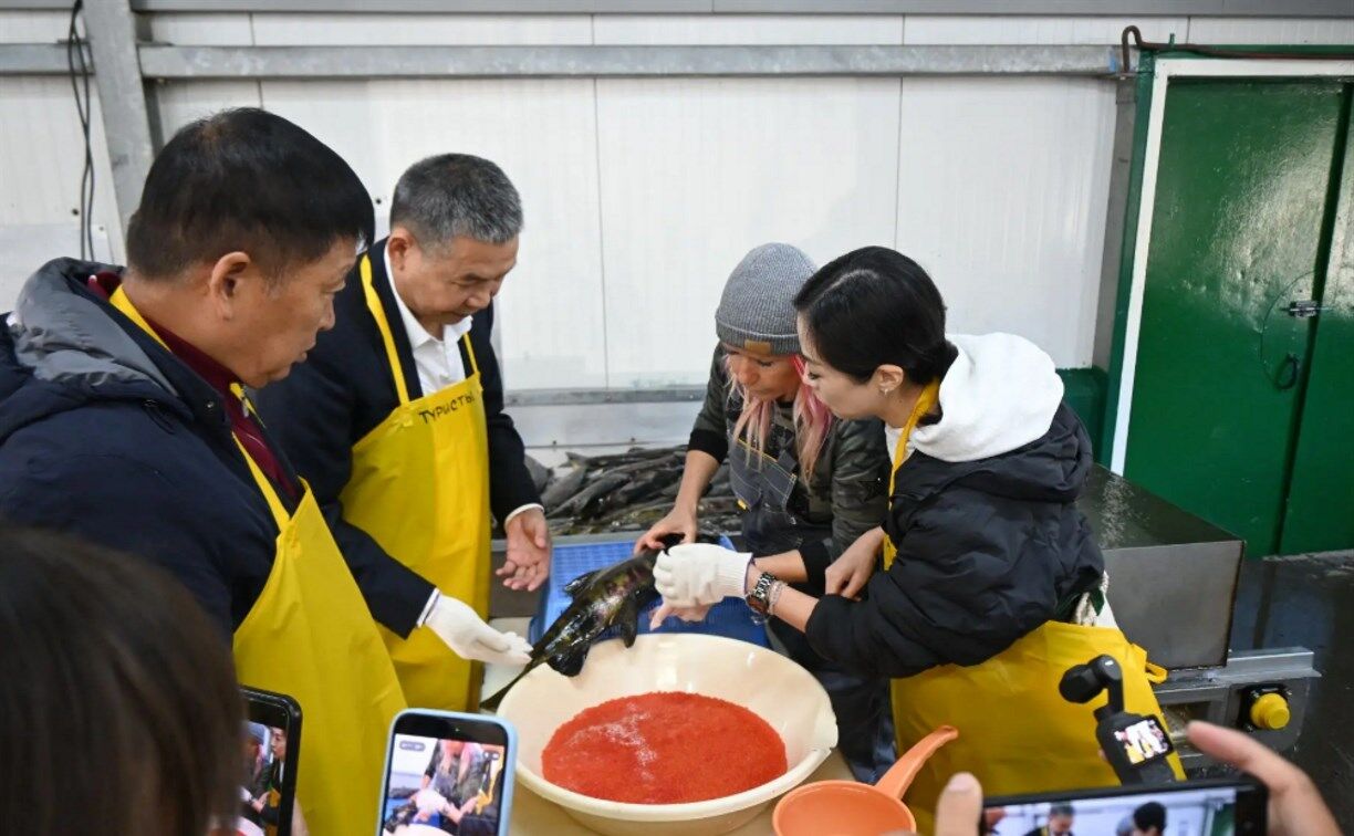▲▼中國黑龍江省政府與企業代表團登上「北方領土」擇捉島,日本政府宣稱擁有該島主權。(圖/翻攝自astv.ru)