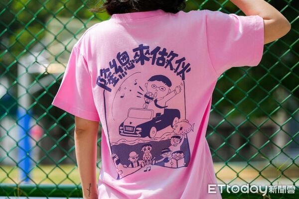 ▲▼ 「百變隆隆」穿上身！賴瑞隆3款限量潮T亮相　10/17競總成立首發。（圖／記者賴文萱翻攝）