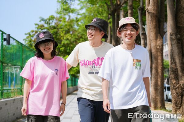 ▲▼ 「百變隆隆」穿上身！賴瑞隆3款限量潮T亮相　10/17競總成立首發。（圖／記者賴文萱翻攝）