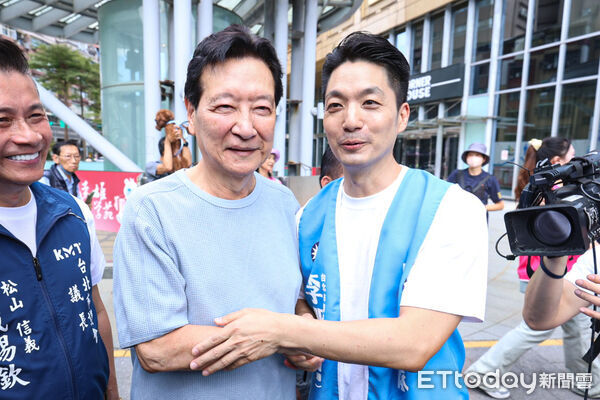 ▲趙少康與蔣萬安同台李明賢競選總部成立大會。（圖／記者林敬旻攝）