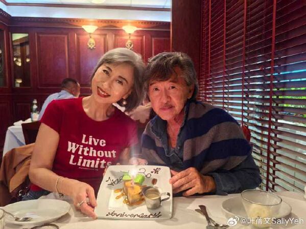 ▲▼65歲葉蒨文開唱爆意外！熱舞險摔舞台　男伴舞神救援。（圖／翻攝自微博）