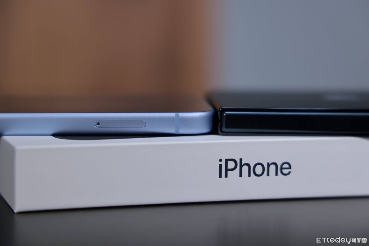 ▲▼       iPhone Duo,Duo,iPhoneDuo,摺疊      。（圖／記者蘇晟彥攝）