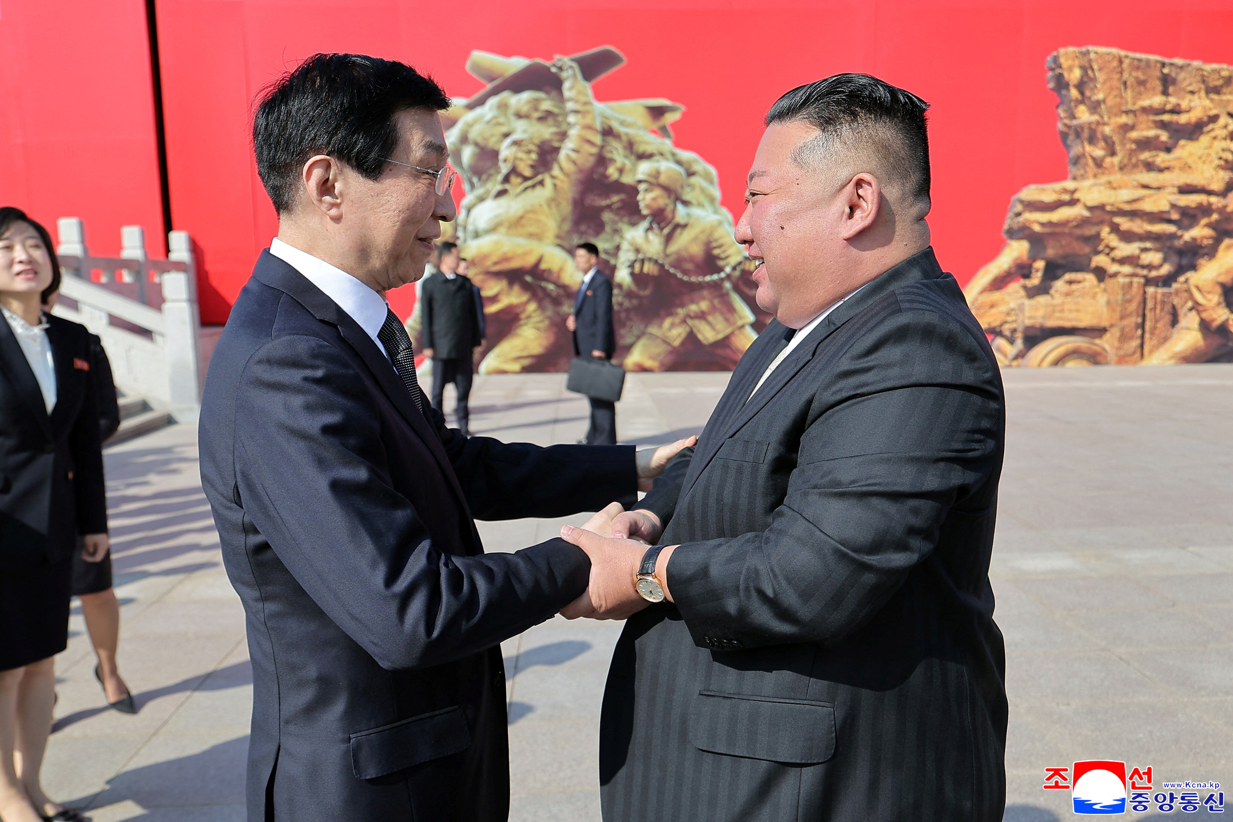 ▲▼金正恩此次出訪中國,由王滬寧全程接待。(圖/路透)