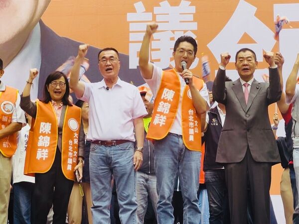 蔣萬安遭諷不會拿掃帚 李四川聲援：能掃起垃圾管我用什麼姿勢