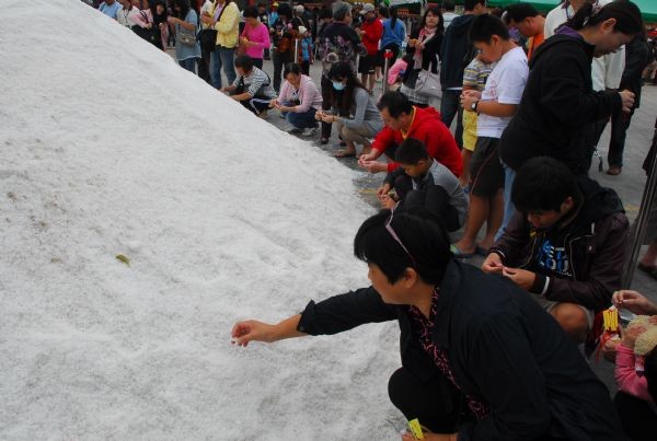 台南的鯤鯓王平安鹽祭。（圖／取自台南市府官網）