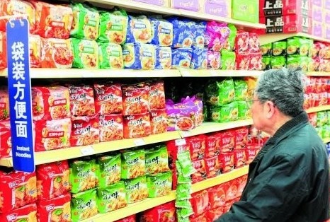 台灣兩大食品企業康師傅和統一在大陸爆發「排擠門」！(圖／取自網路)