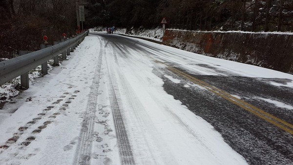 强烈大陆冷气团来袭 全台4山区道路「路面恐结冰」