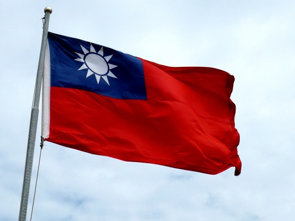 ▲中華民國國旗在空中飄揚（圖／取自維基百科）
